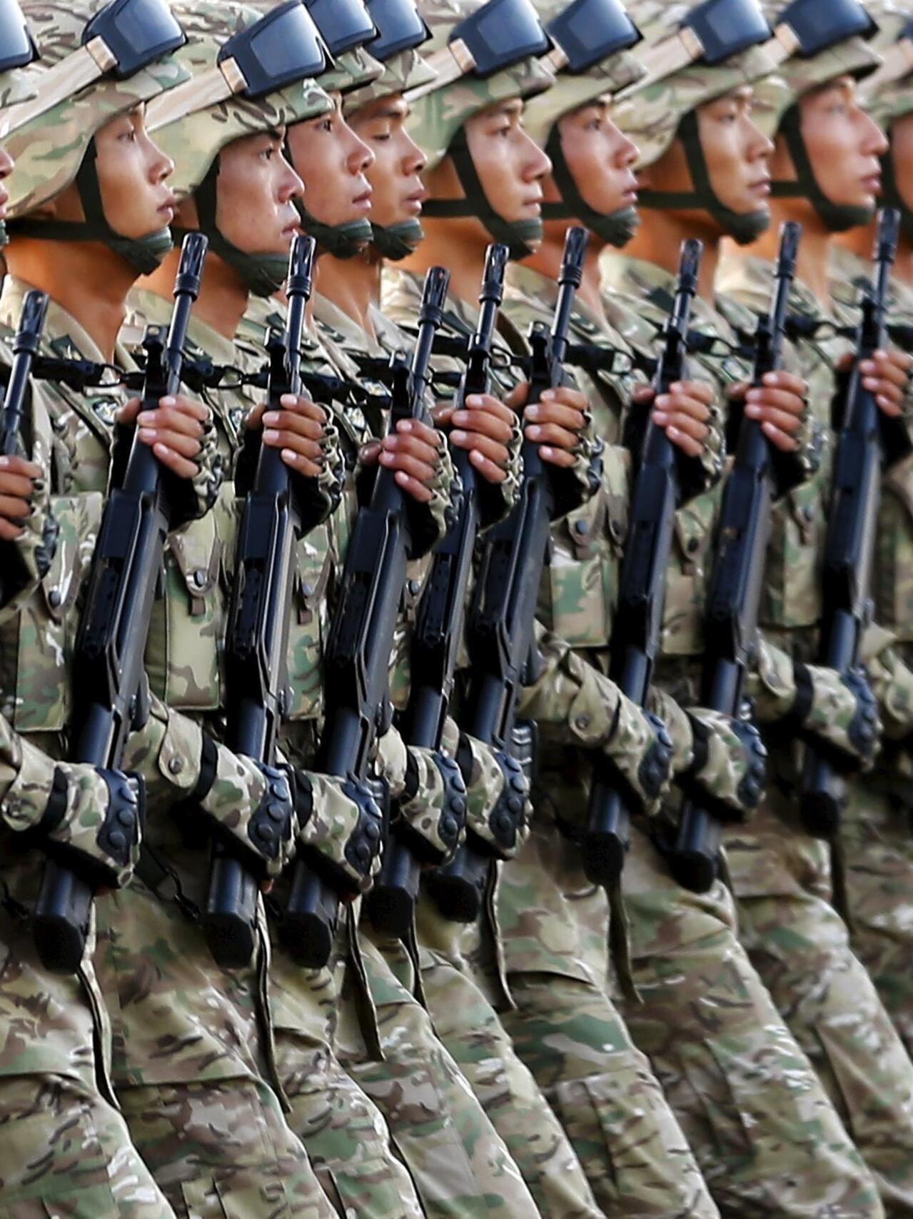 解放軍肩負新任務參加維穩和對網絡控制